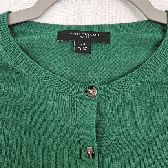 Button-Up Cardigan Green sweater Lightweight - Picture 3 of 6